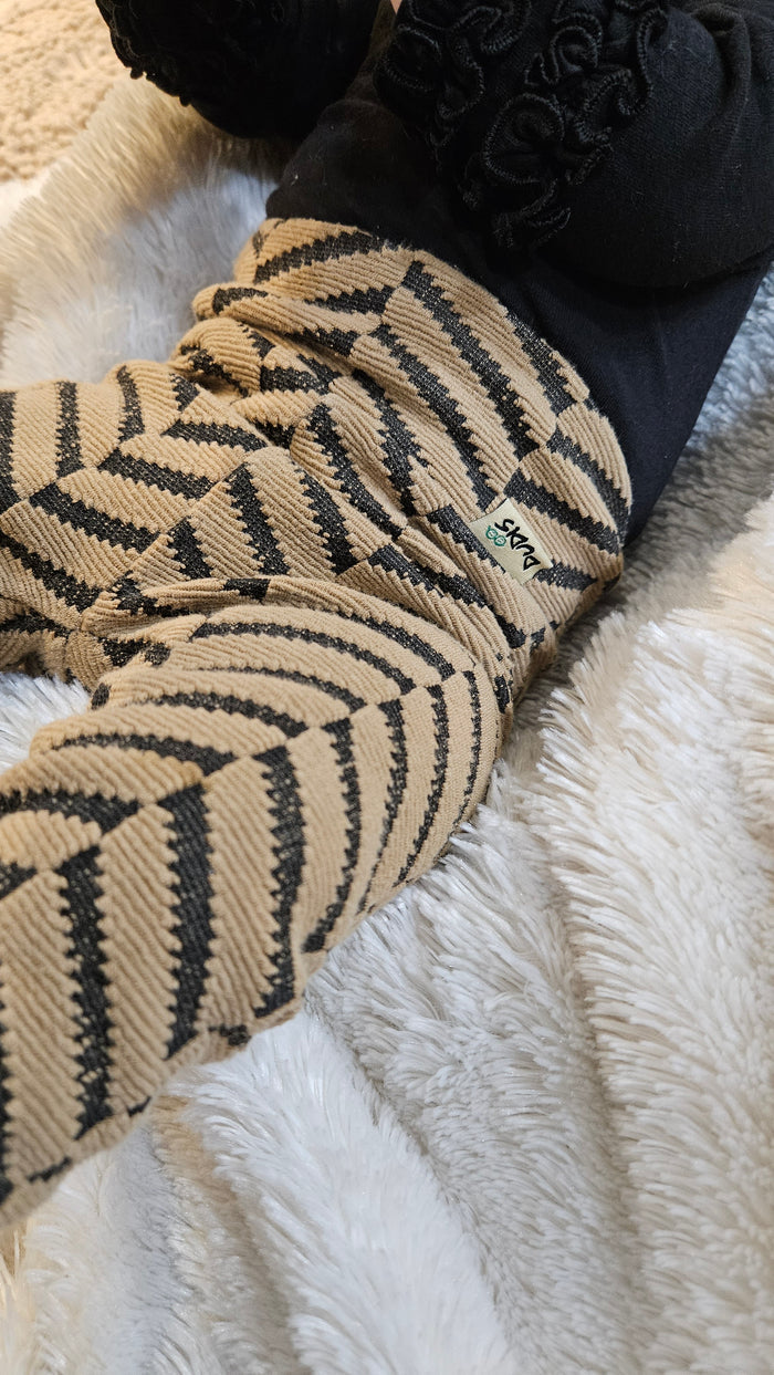 Tan & Black Chevron Textured Leggings