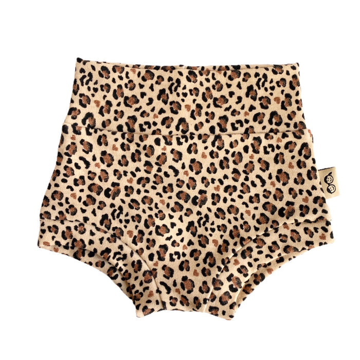 Leopard Print Bummies with a high-waisted design featuring a trendy animal print pattern. Handmade for babies and toddlers, perfect for stylish everyday outfits or special occasions.