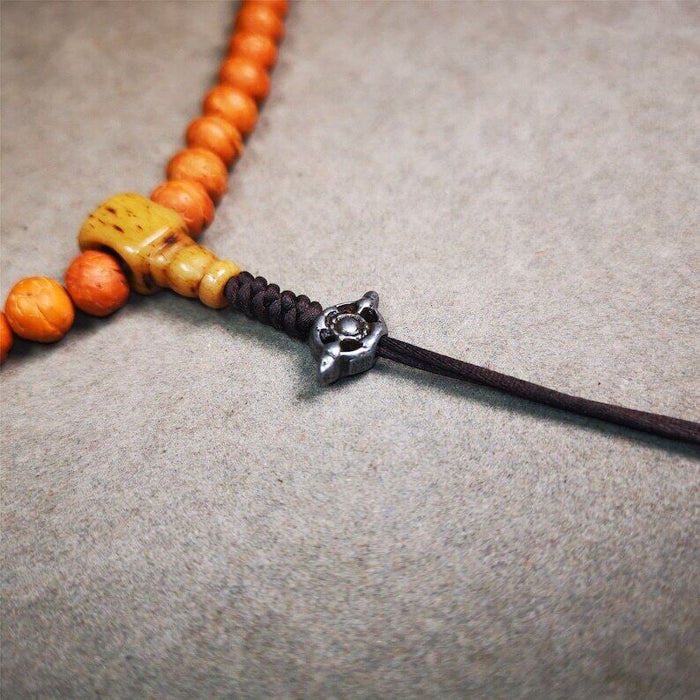 Amulet,Vajra Pendant for Mala,Bag Hanging,0.6" - Tibetan Buddhist mala beads, close-up detail