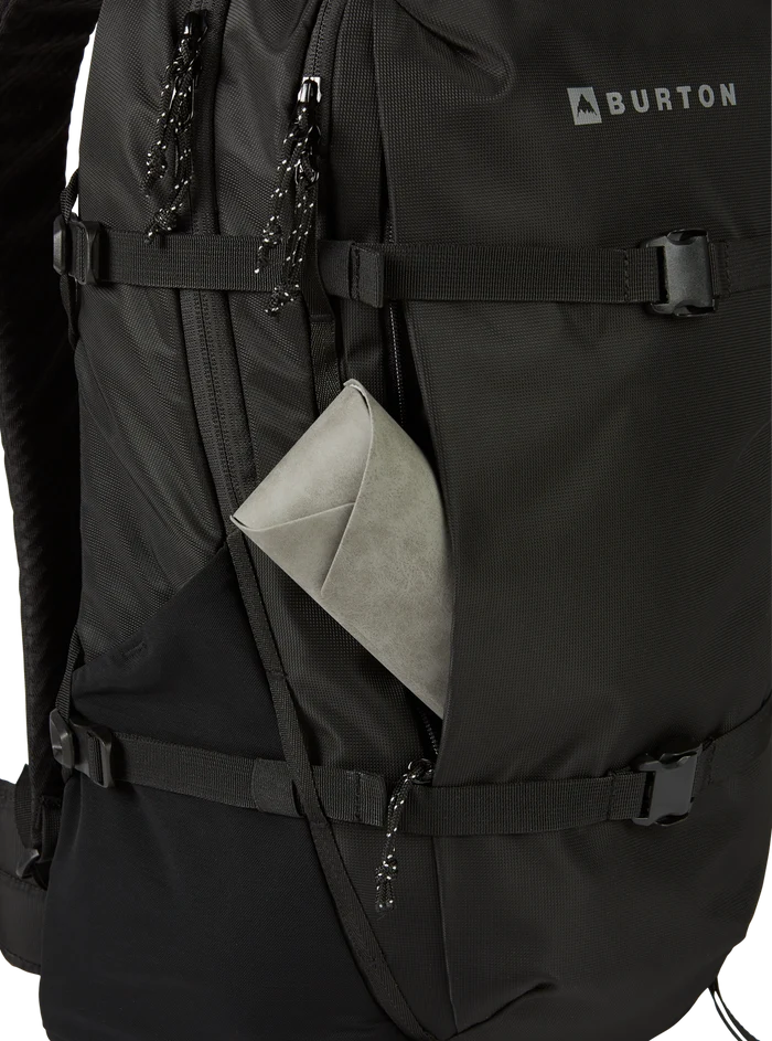 Product image of Burton Day Hiker 30L Backpack[Variant:True Black]