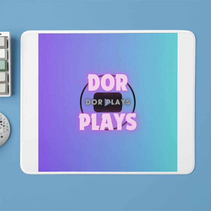 Dor plays mouse pad.