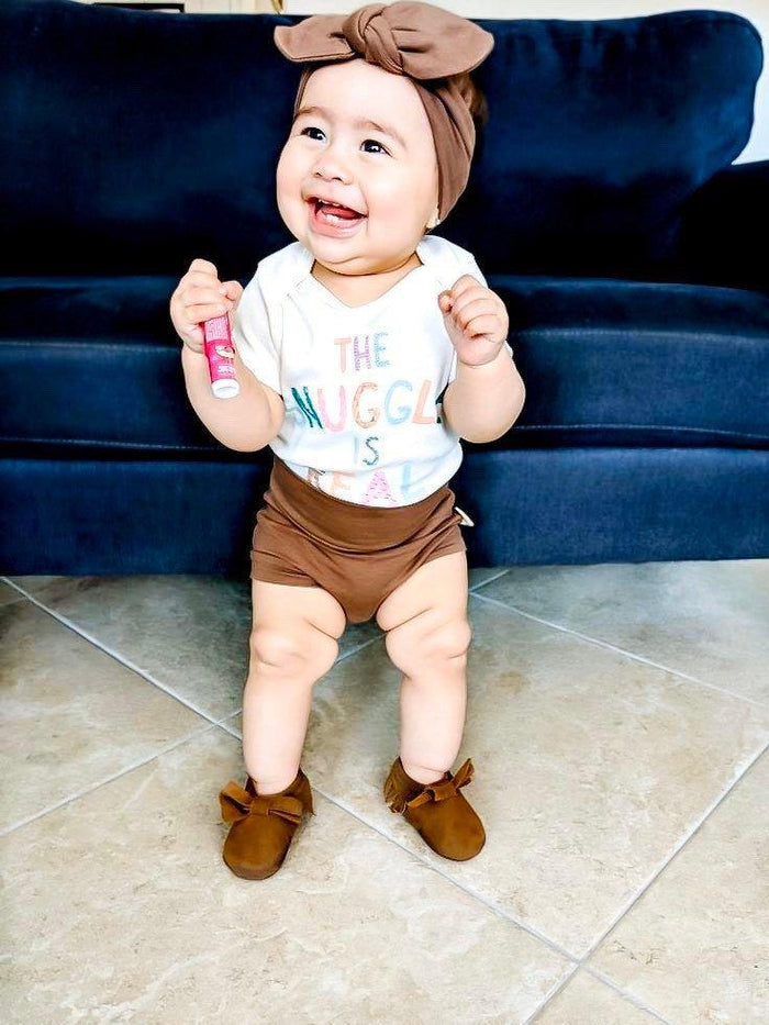 Happy Baby girl in Dudis Design Mocha Bummies