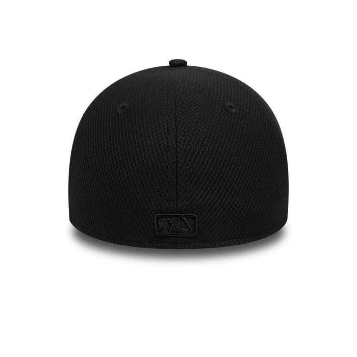 This is a New York Yankees Diamond Era Black 39THIRTY Cap 3