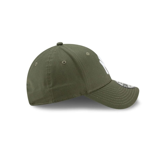This is a New York Yankees Essential Green 9FORTY Cap 6