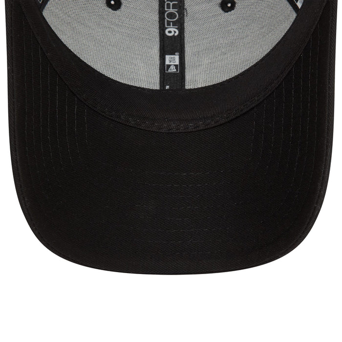 This is a New York Yankees Home Field Black 9FORTY Trucker Adjustable Cap 2