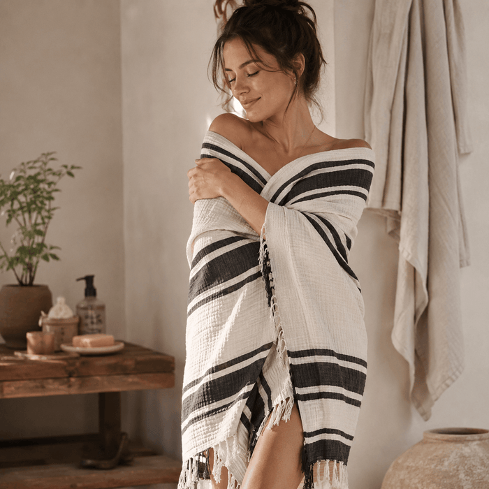 FRINGE - Arctic White / Black Stripe / 1 Bath Towel