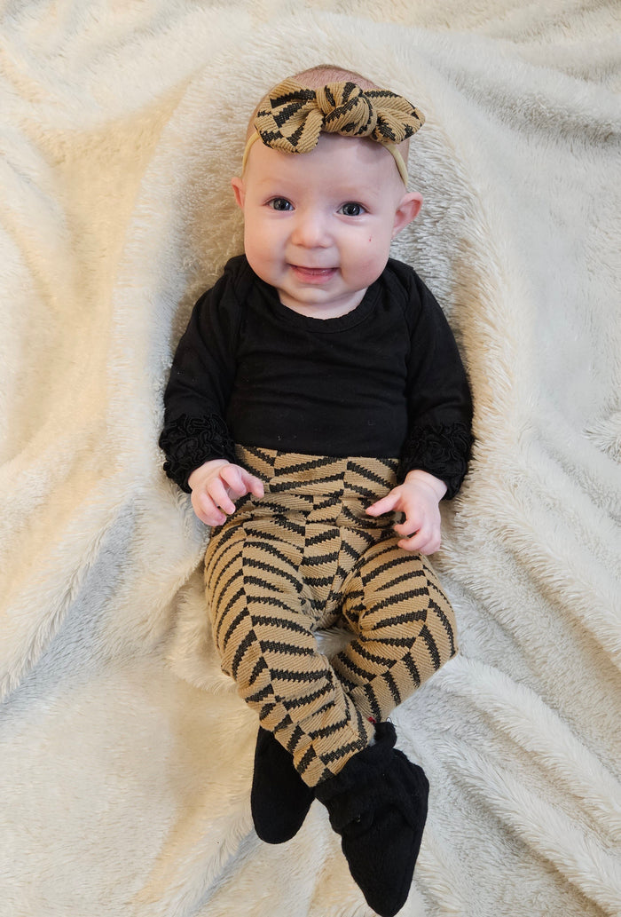 Tan & Black Chevron Textured Leggings