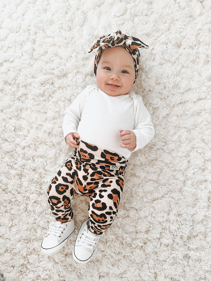 Baby Girl in Taupe Leopard Ribbed Leggings